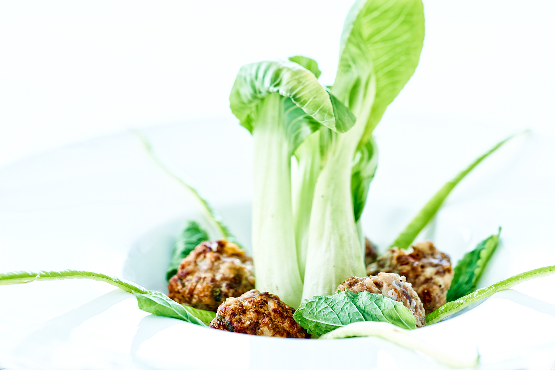 Asiatische Hackbällchen mit Pak Choi