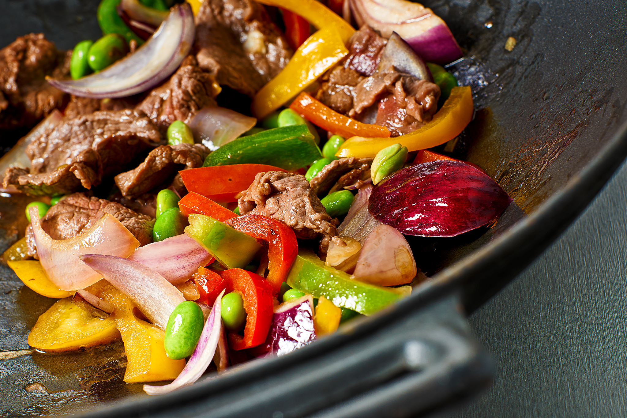 Gebratenes Rindfleisch mit Sojasauce