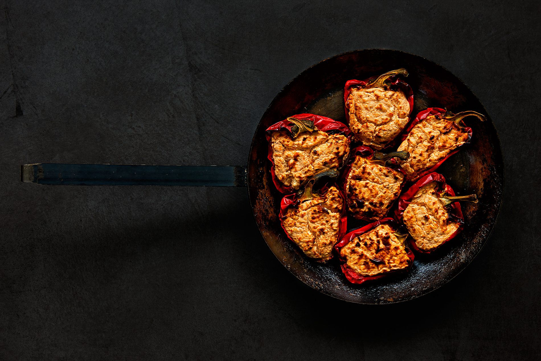 Gefüllte Paprika mit Pinienkernen und Feta