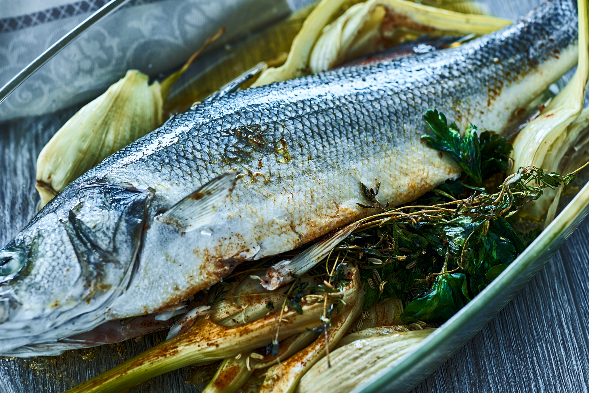 Loup de Mer gefüllt mit Fenchel und luftgetrocknetem Schinken