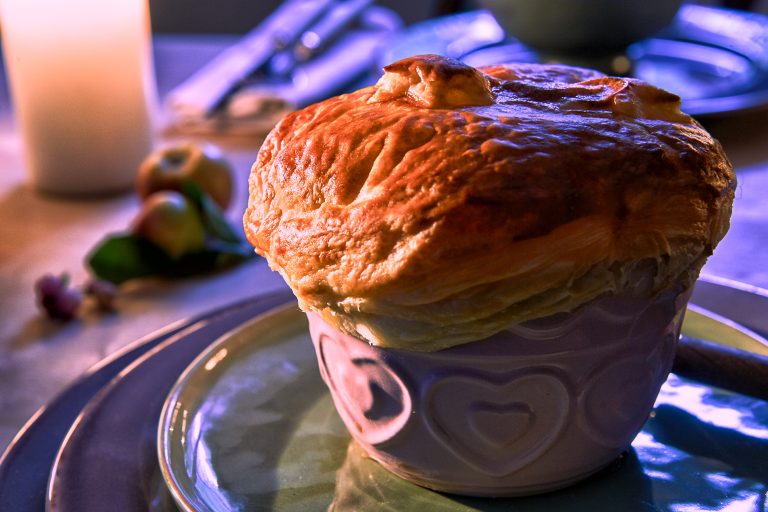 Mango-Apfelstrudel in der Tasse gebacken