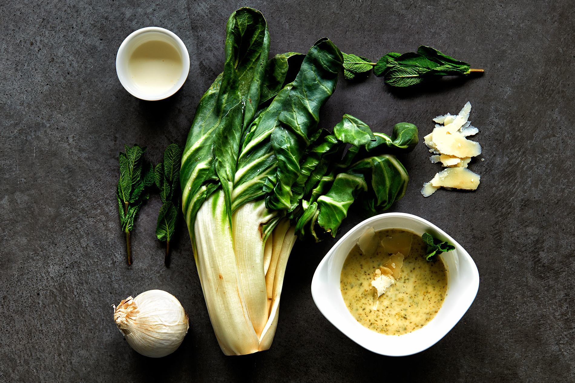 Mangoldsuppe mit Minze und Parmesan