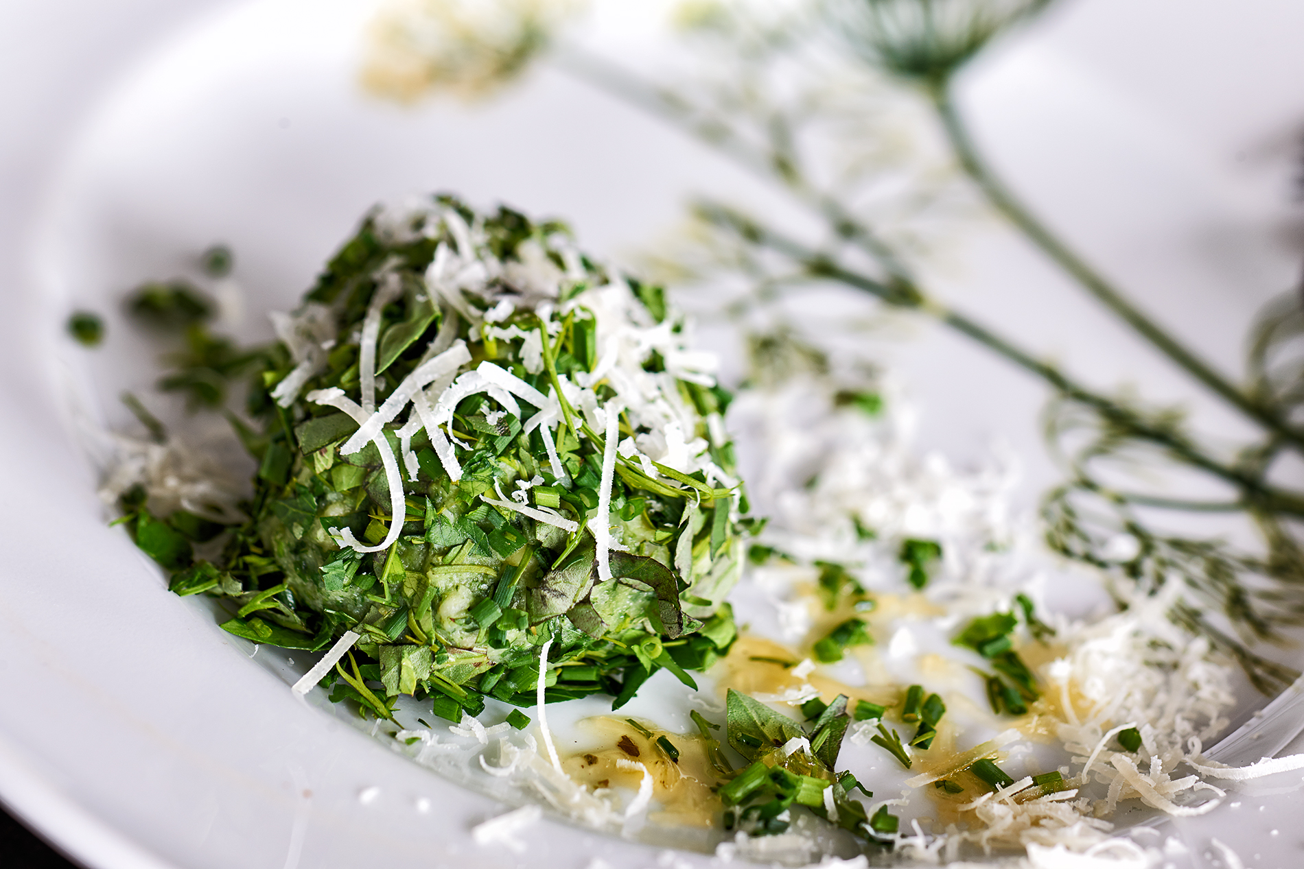 Ricotta-Spinatknödel im Kräutermantel