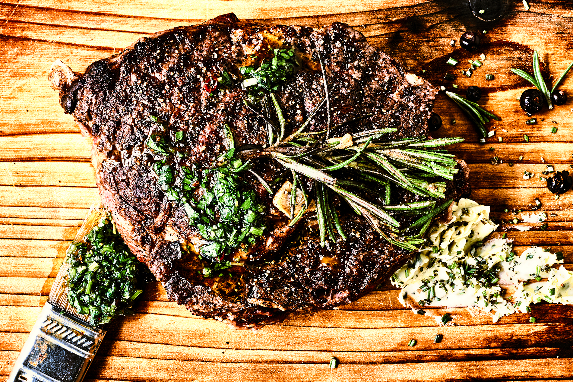 Rinder-Steaks mit Gin-Marinade