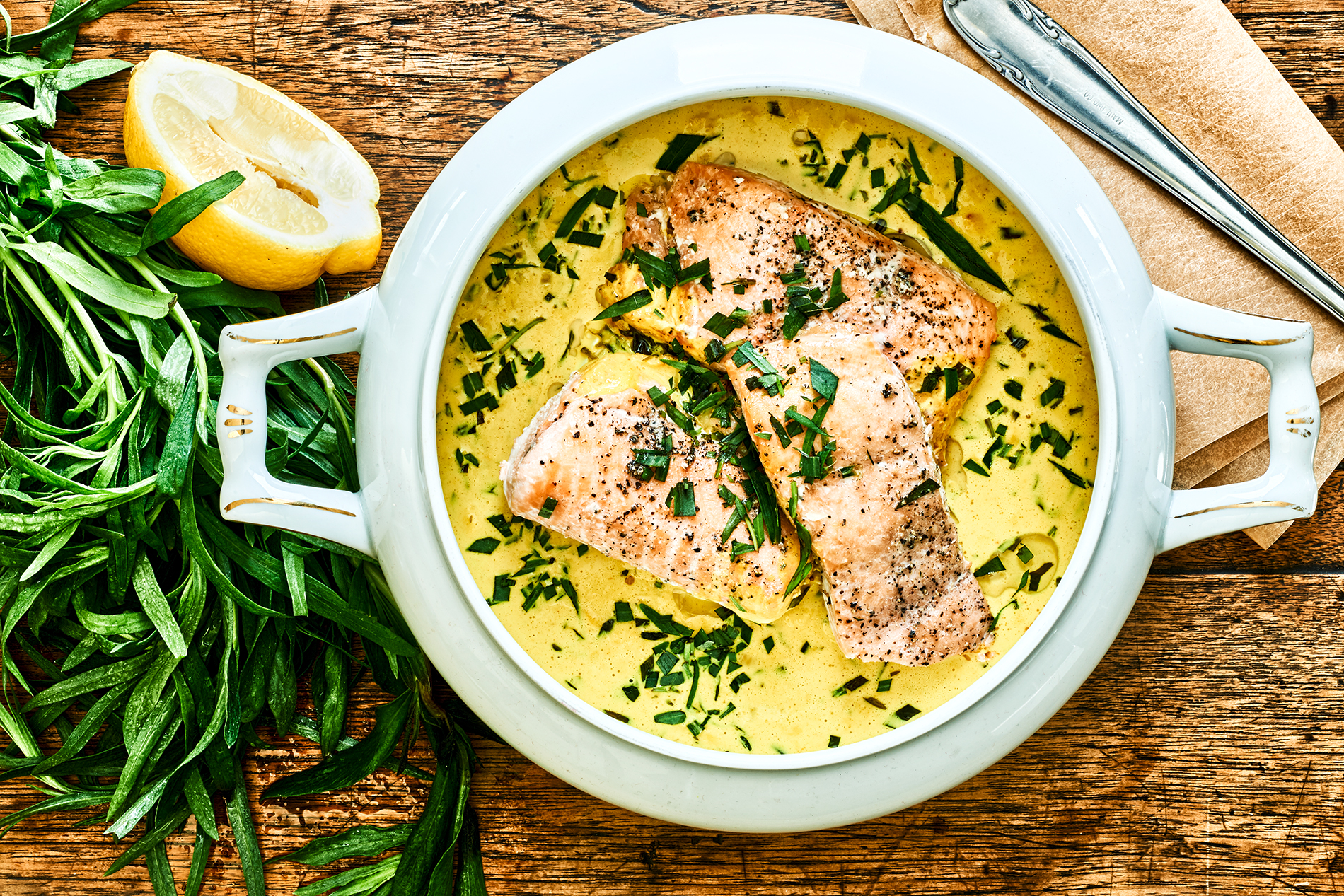 Salmon in turmeric and tarragon sauce