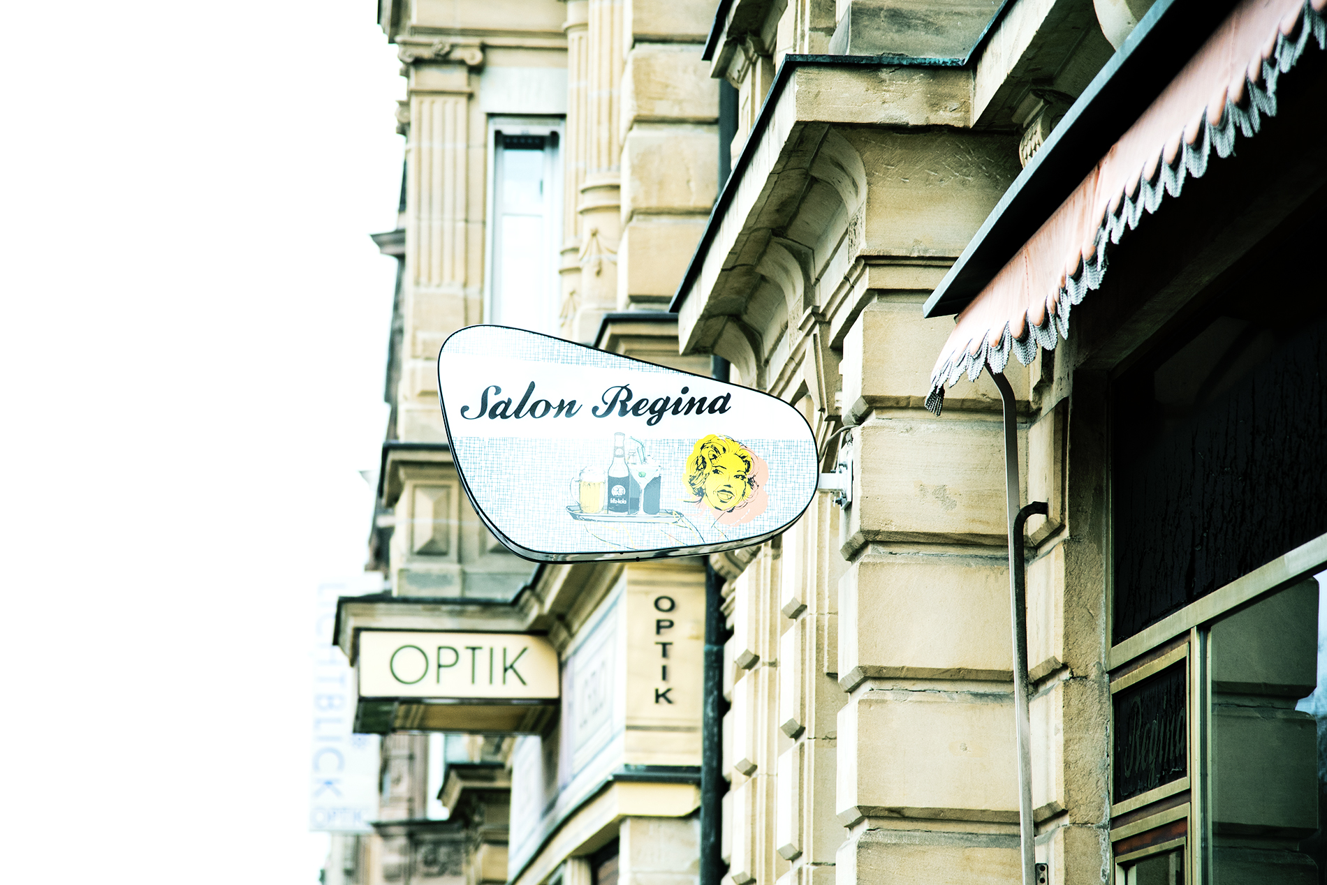 Cafe Salon Regina Außenschild