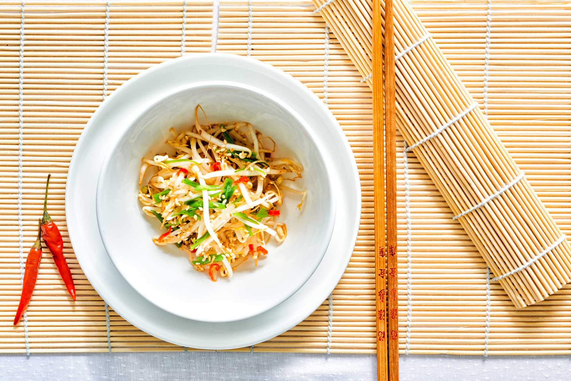 Sprossensalat mit geröstetem Sesam