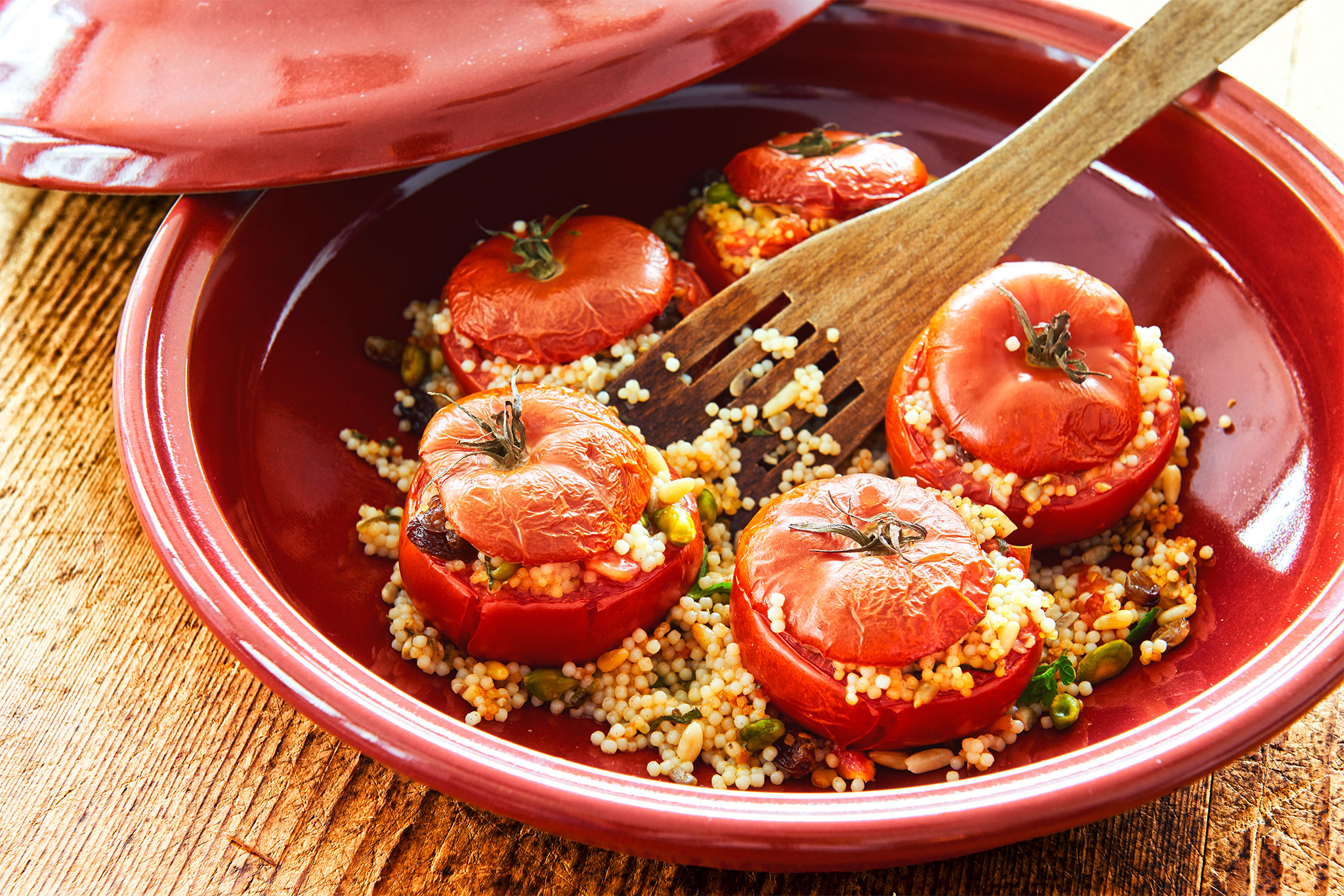 Tomatoes stuffed with mugrabia