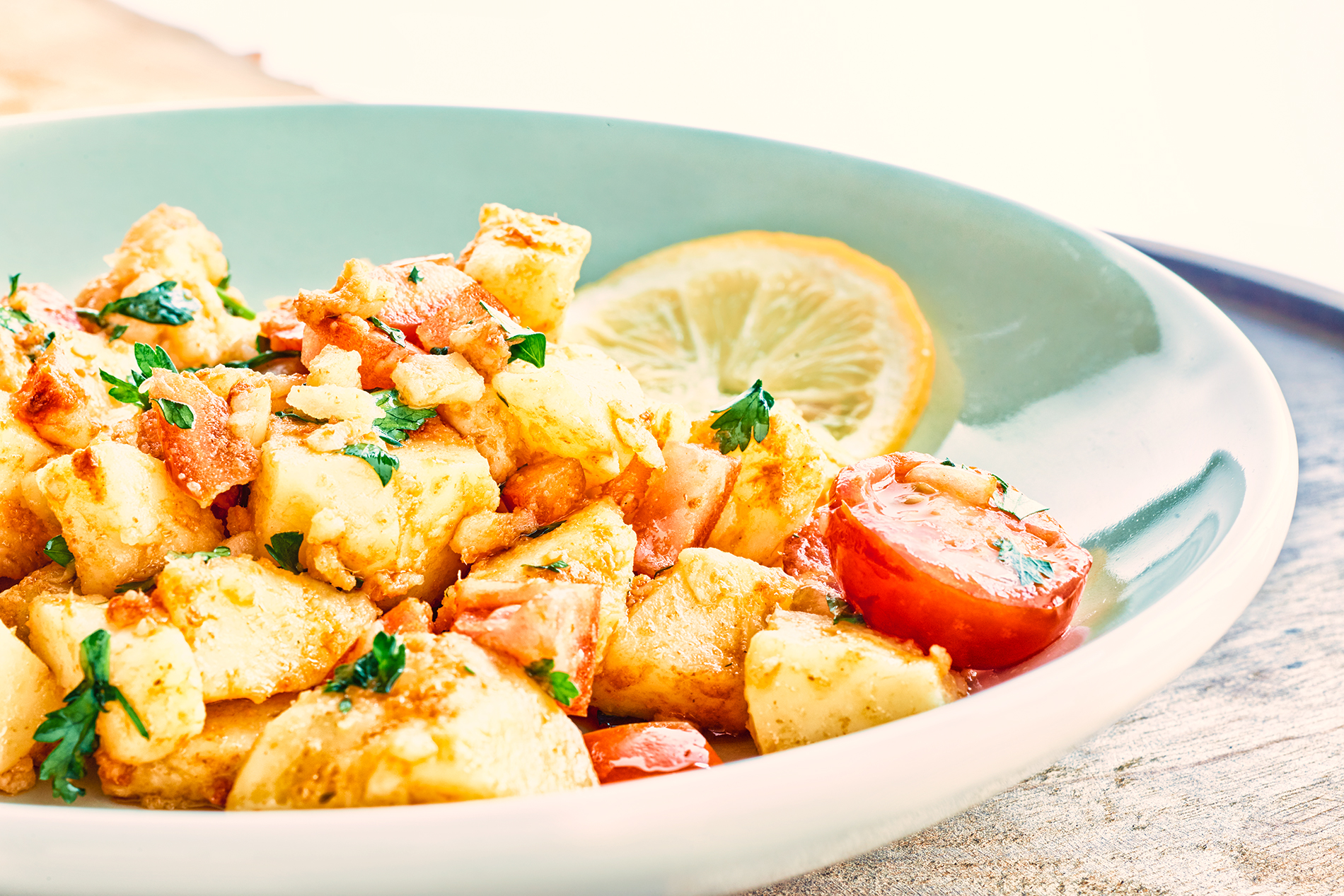 Zitronen-Kartoffelsalat mit Koriander und rotem Curry