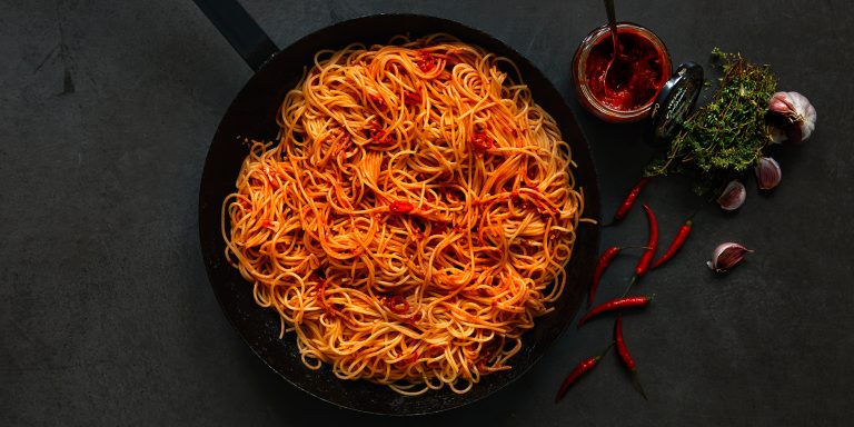 Spaghetti Carbonara in der Draufsicht