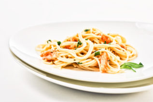 Spaghetti mit Räucherlachs und Estragon